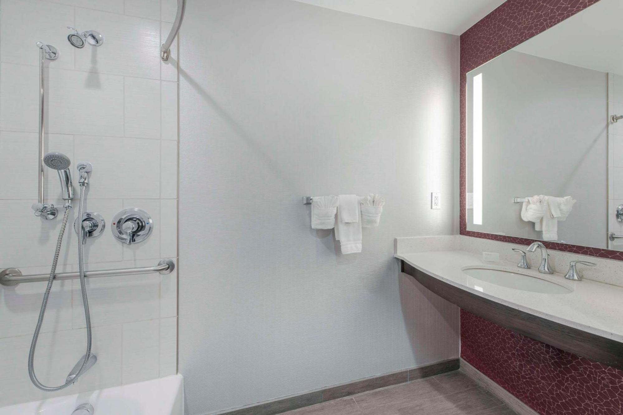 Hilton Garden Inn Raleigh Кэри Экстерьер фото